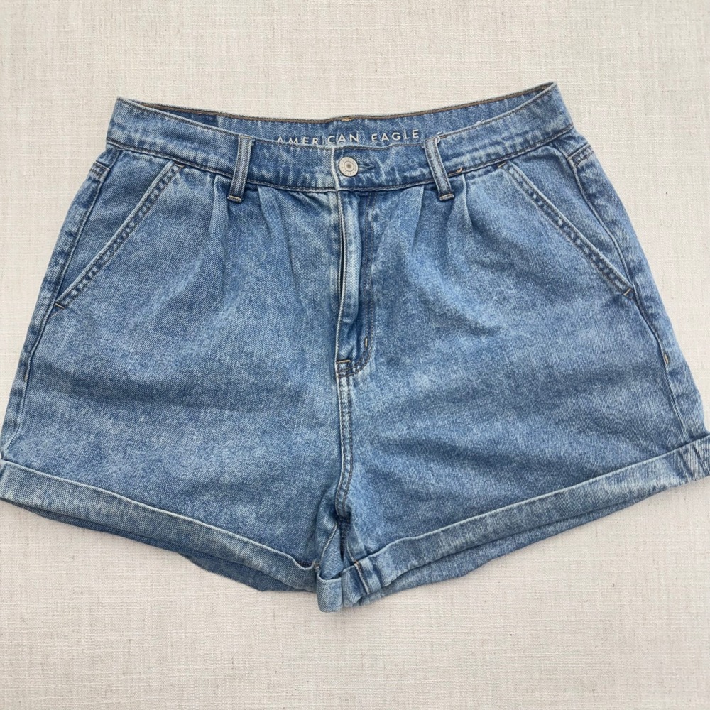 American Eagle High Waisted Pleated Denim Shorts Medium Wash Cuffed‎ Blue Womens